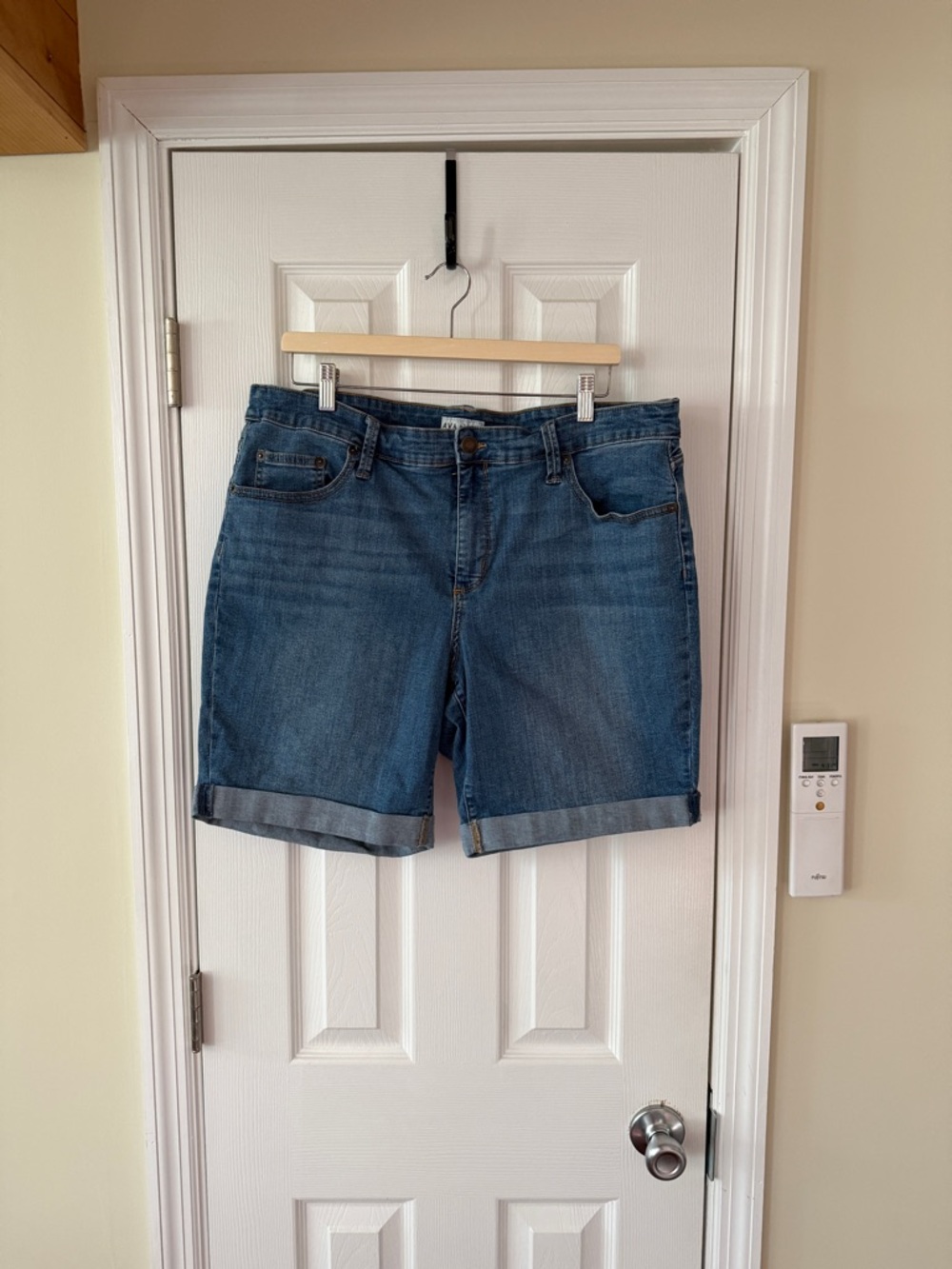 Ava & Viv Mid Blue Rolled-Hem Denim Shorts - Picture 2 of 4